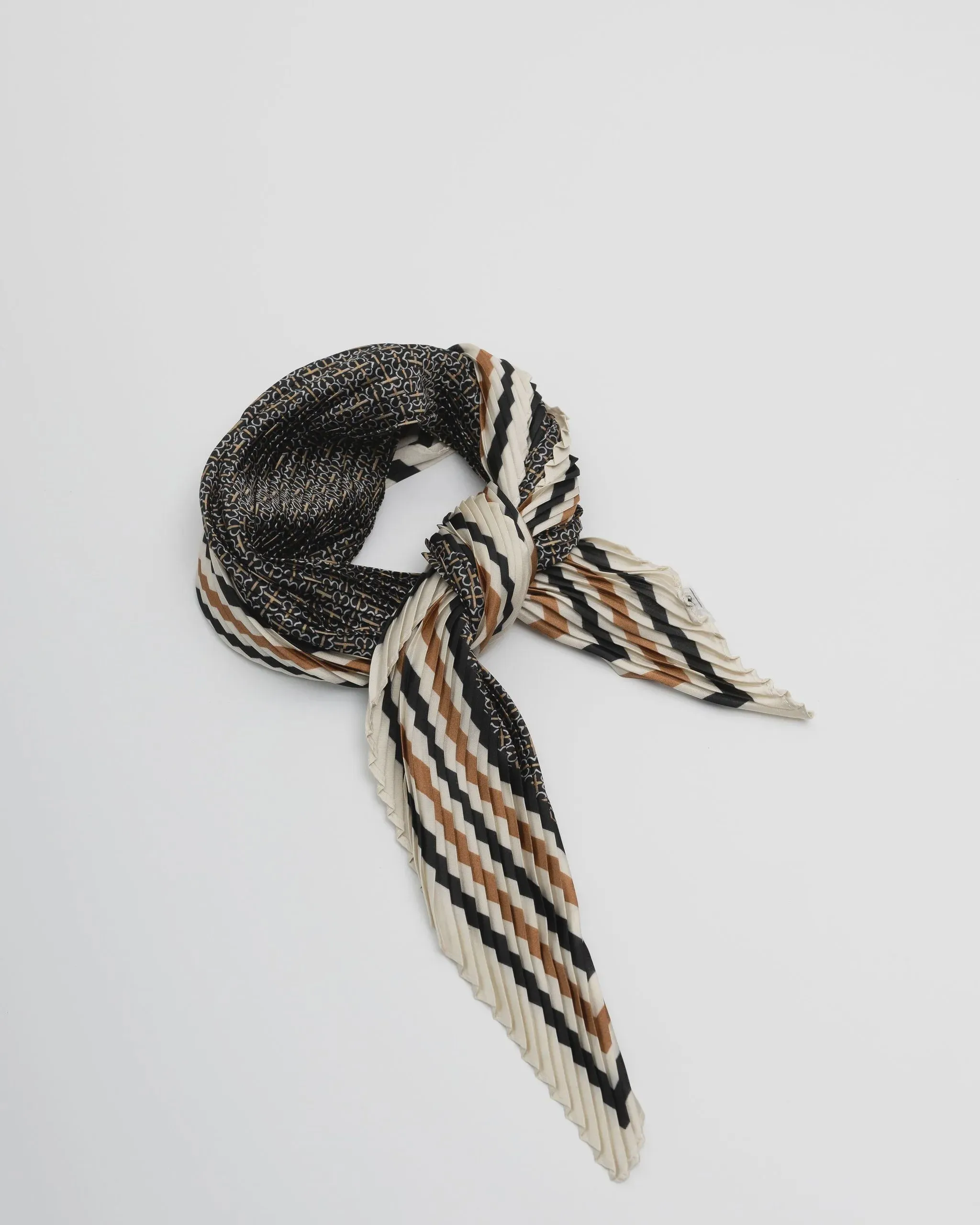 Stilen Iris Pleated Square Scarf